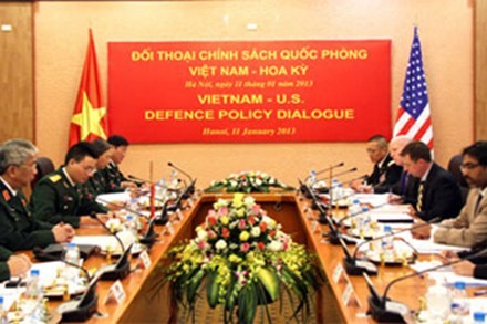 Vietnam, US strengthen defence cooperation  - ảnh 1